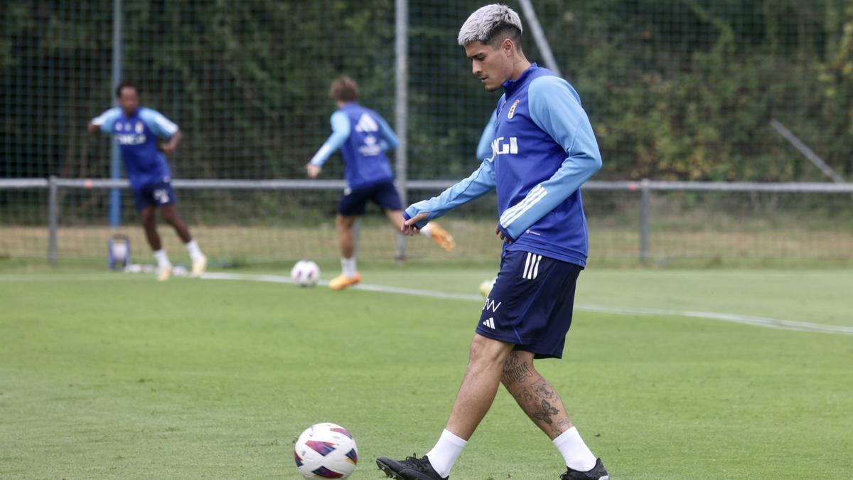 Hugo Rama durante un entrenamiento del Real Oviedo