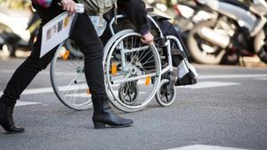 Una persona en cadira de rodes.