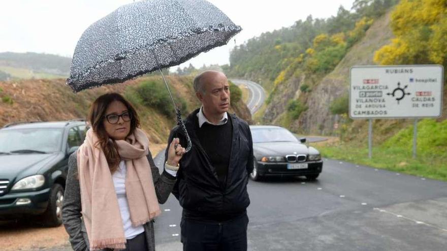 Gonzalo Durán, a la derecha, durante una rueda de prensa en Baión. // Noé Parga