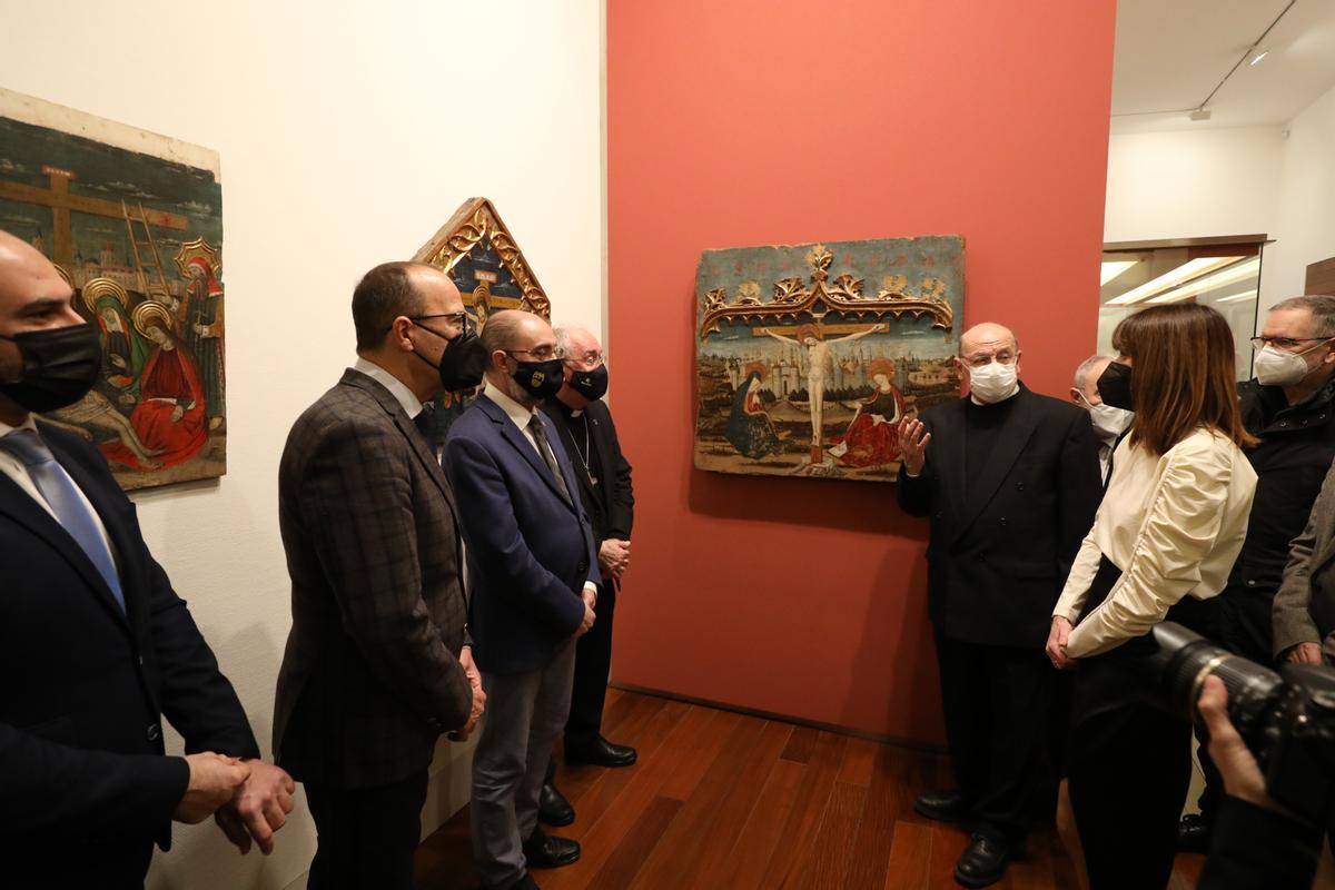 El director del museo, Ángel Noguero, junto al obispo de Barbastro, Ángel Pérez; el presidente aragonés, Javier Lambán; y el consejero de Cultura, Felipe Faci.
