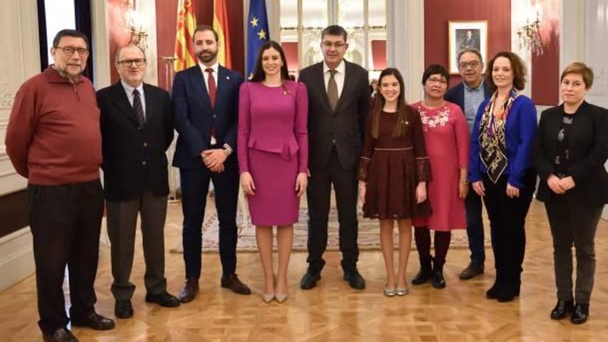 Las reinas de las fiestas visitan las Corts Valencianes