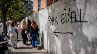 Cuando el Park Güell 'está' en el Tibidabo: falsas indicaciones para confundir a los turistas en Barcelona