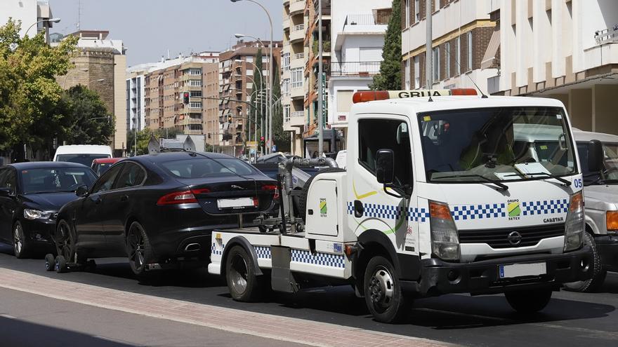 Facua Córdoba &#039;pone&#039; a la Policía Local a vigilar la grúa municipal