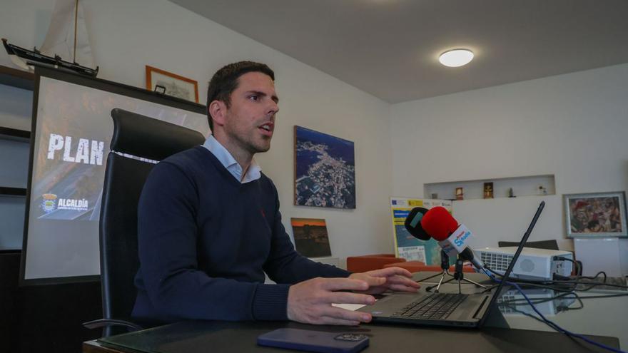 Luis Arosa durante una comparecencia en el Concello.