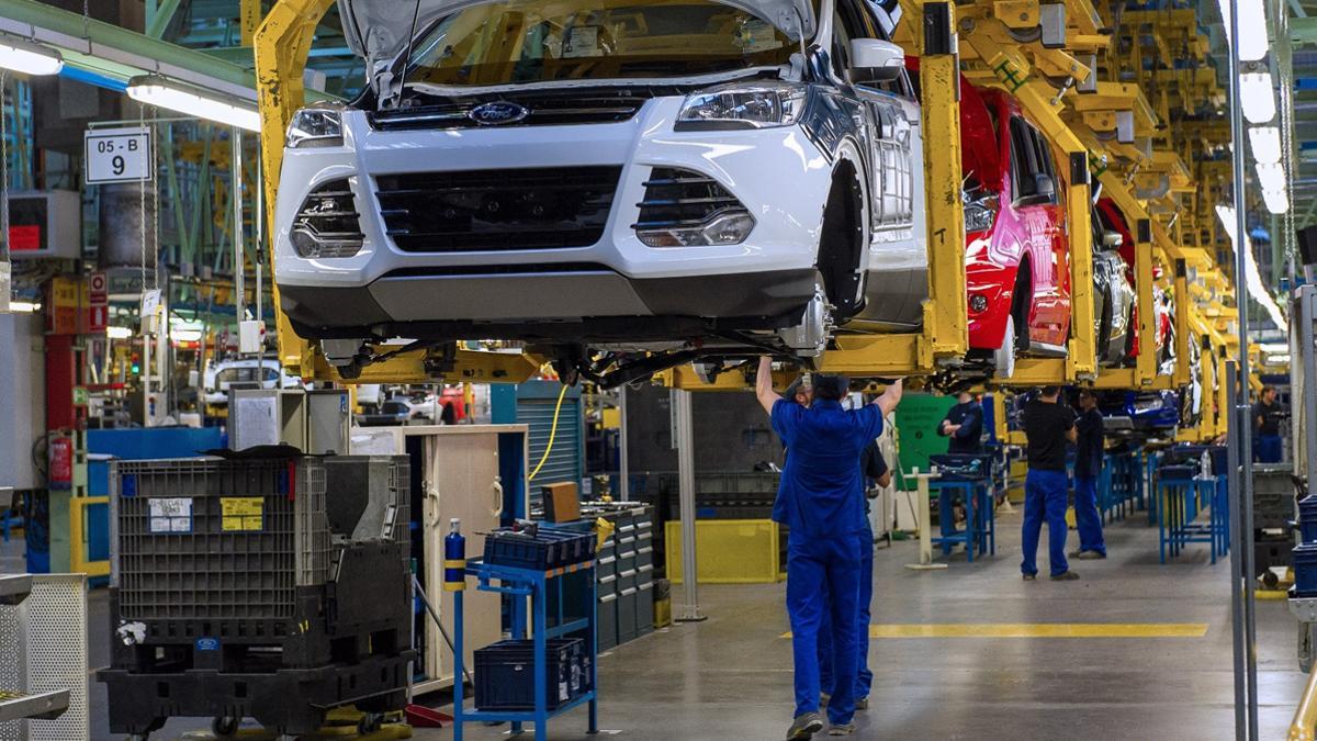 Ford Almussafes firma el conveni per mirar de salvar el seu futur