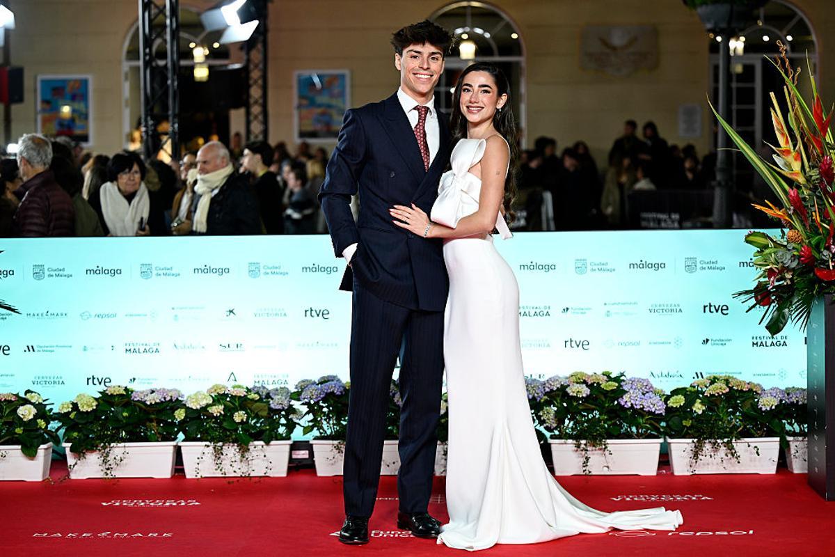 Lola Lolita con su pareja, Alonso López