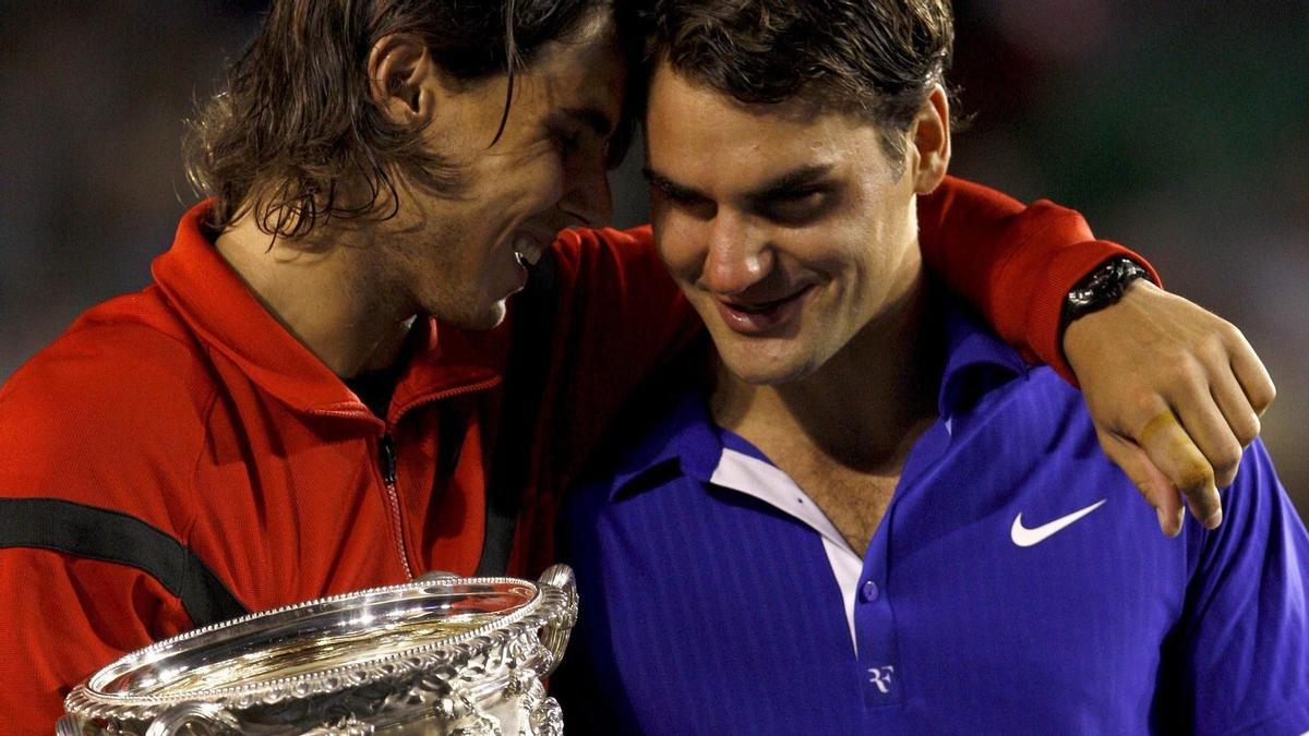 Nadal se abraza a Federer tras ganar su primer Open de Australia (2009).