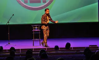 Miguel Lago presenta en el Teatro Ramos Carrión de Zamora su inédito show navideño