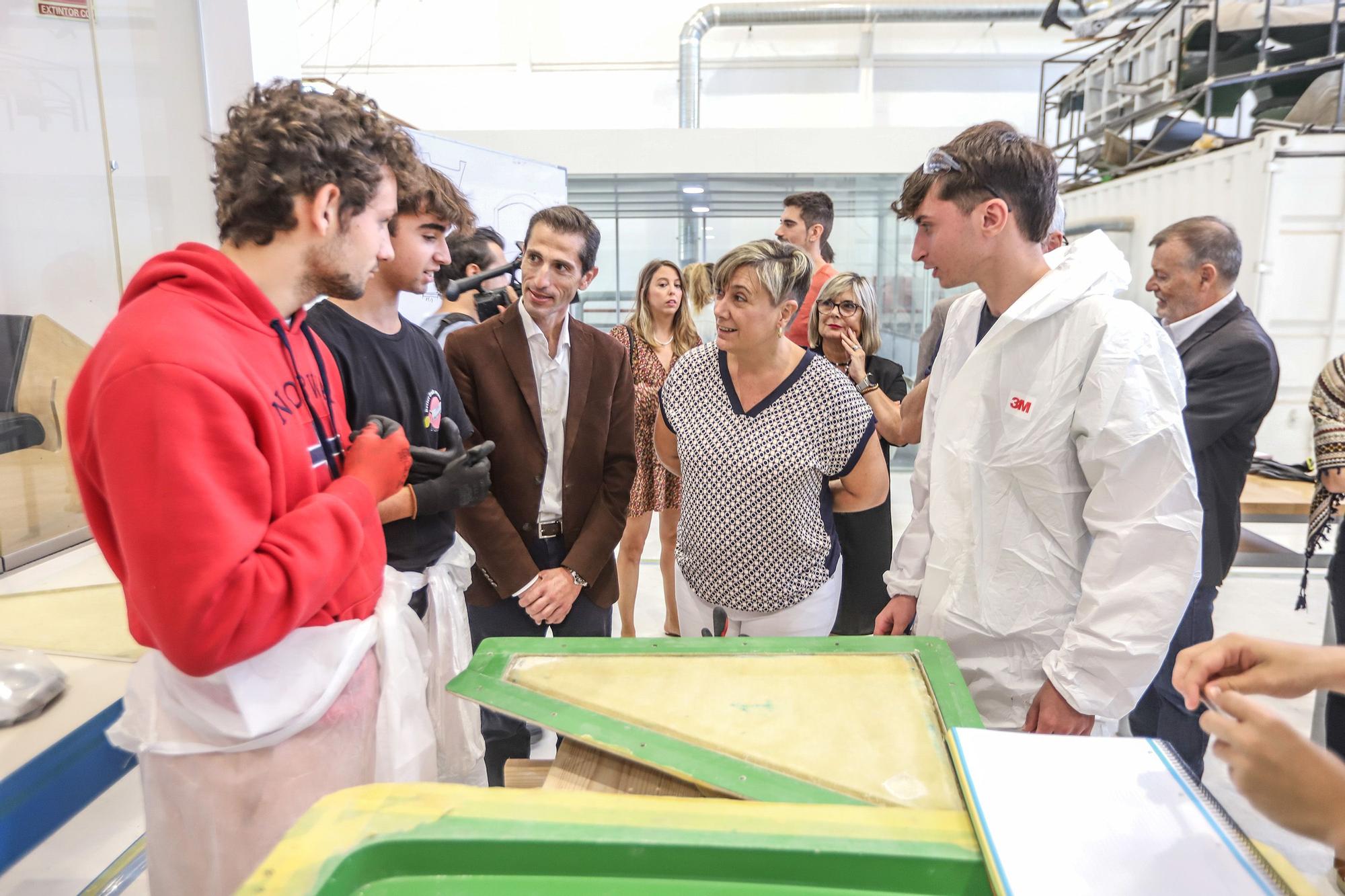 Tirón en Santa Pola para aprender a mantener barcos de recreo