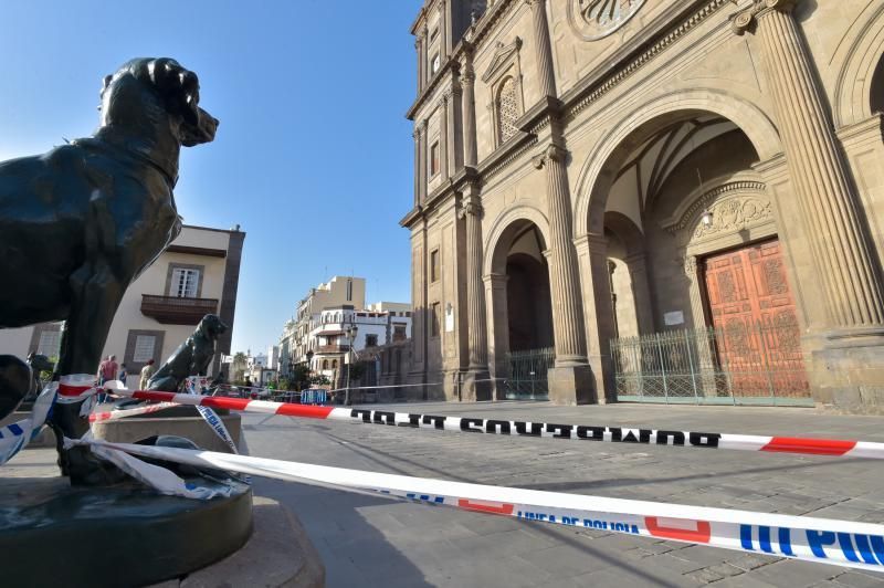 25-09-2018 LAS PALMAS DE GRAN CANARIA. Vallado de la fachada de la catedral por la caída de cascotes. Fotógrafo: ANDRES CRUZ  | 25/09/2018 | Fotógrafo: Andrés Cruz