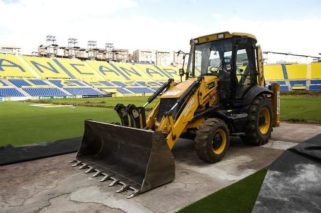 PREPARANDO EL CESPED PARA LA PROXIMA TEMPORADA