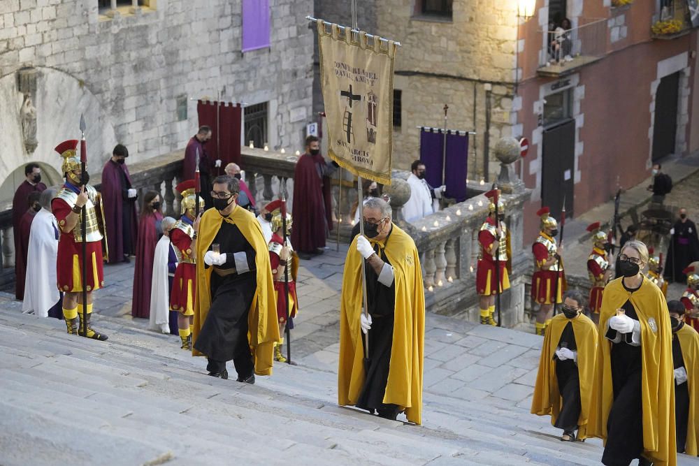 Girona viu el Divendres Sant amb l'acte de la Veneració de la Creu