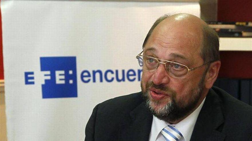 Schulz pide a los jóvenes españoles confianza en el futuro y en una Europa fuerte