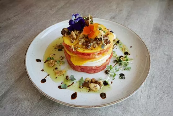 En imágenes | Ambrosio y Justino, el restaurante de Zaragoza que ha heredado los bocadillos de El Siberiano