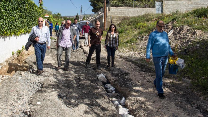 Vecinos críticos con los caminos de las partidas rurales, en una imagen de archivo