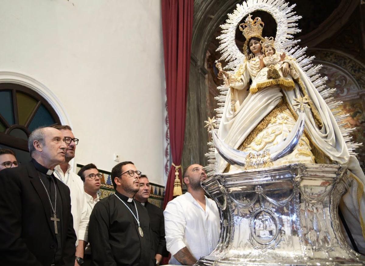 Bajada de la Virgen de Belén para la romería.