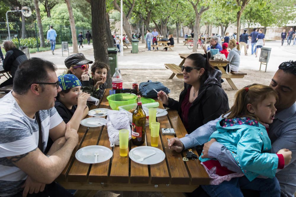 Actividades en el jardín del Túria, el antiguo cauce del río en València.