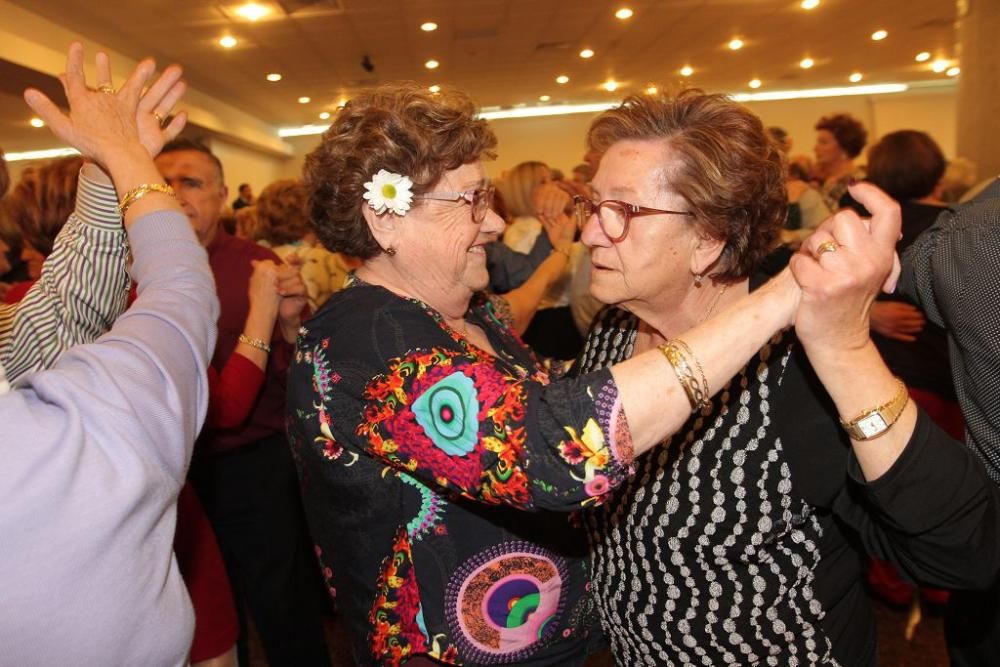 Almuerzo y baile por el Día de los Enamorados en el Club de Mayores de Cartagena