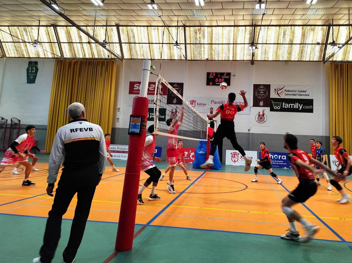 El Xàtiva Voleibol en un partido de la pasada temporada.