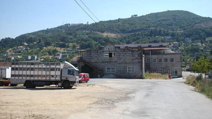 Matadero de Magefrigor en el barrio de O Pino, sancionado por el Concello. // Iñaki Osorio