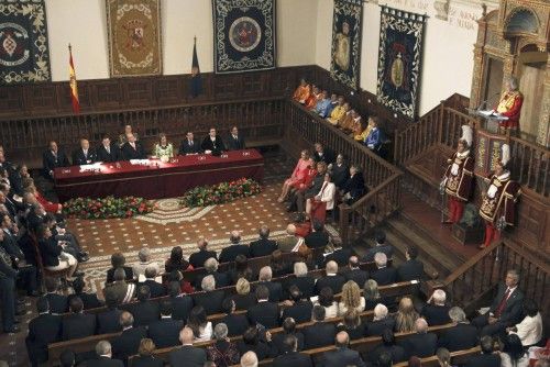 La escruitora mexicana ha recibido el Cervantes en Alcalá de Henares de manos del Rey.