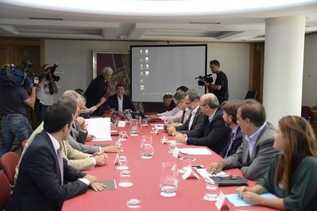 Reunión de los presidentes de cabildo con Clavijo