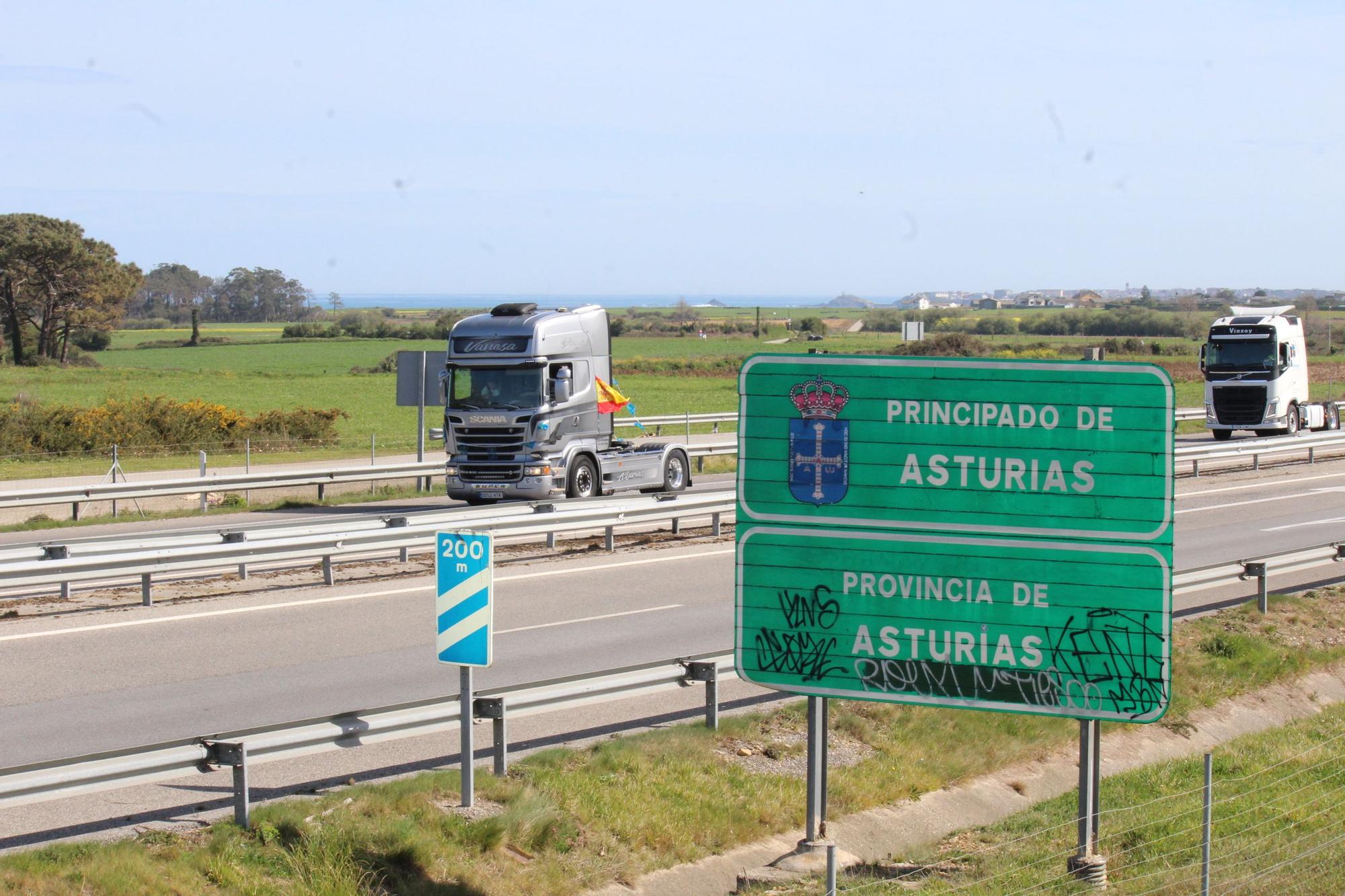 EN IMÁGENES: Así está siendo el paro del transporte en Asturias