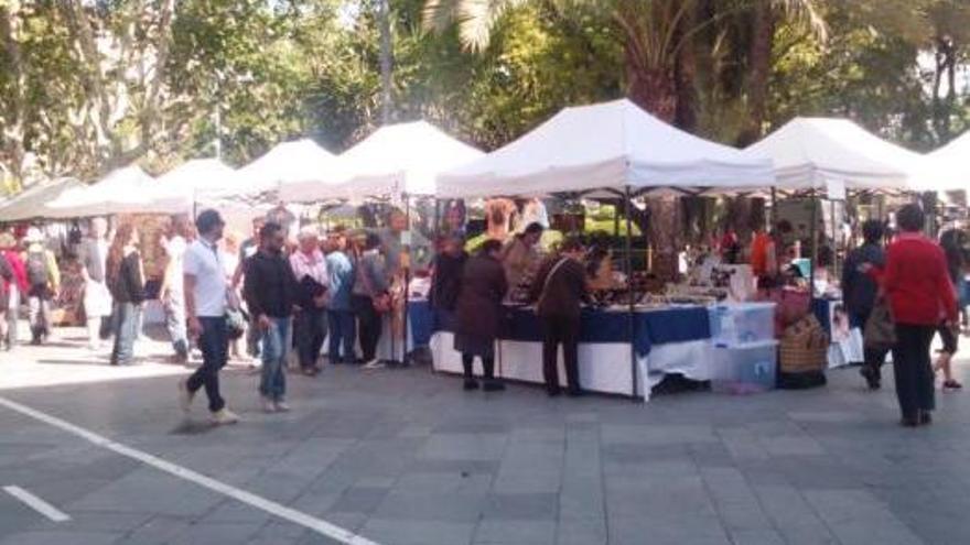 Mercadillo en la Plaza de España