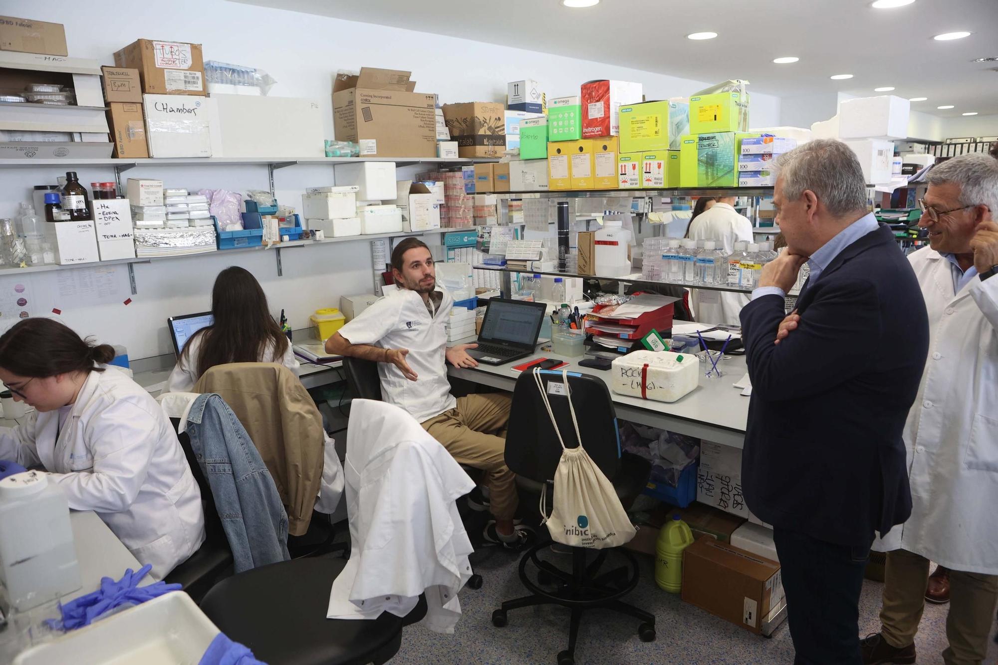 El conselleiro de Sanidade visita el Instituto de Investigación Biomédica de A Coruña