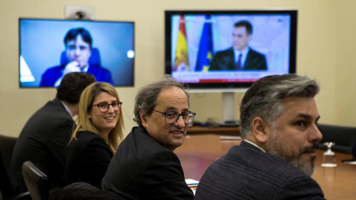 Sánchez y Puigdemont comparten plasma durante la reunión de JxCat