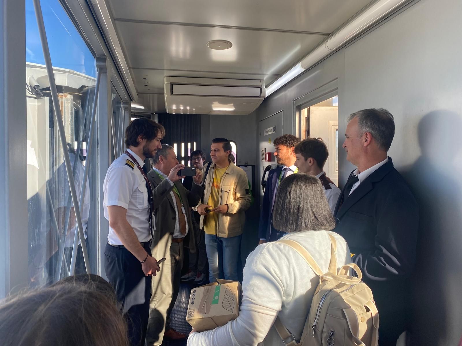 En imágenes: Bautismo de vuelo a Málaga para una veintena de estudiantes del Elisa y Luis Villamil