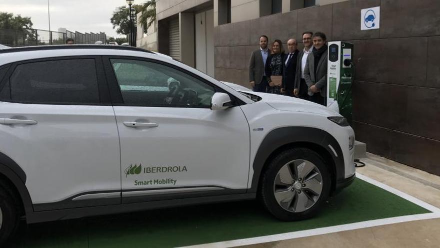 Invat·tur suma un punto de recarga de coches eléctricos abierto al público en Benidorm