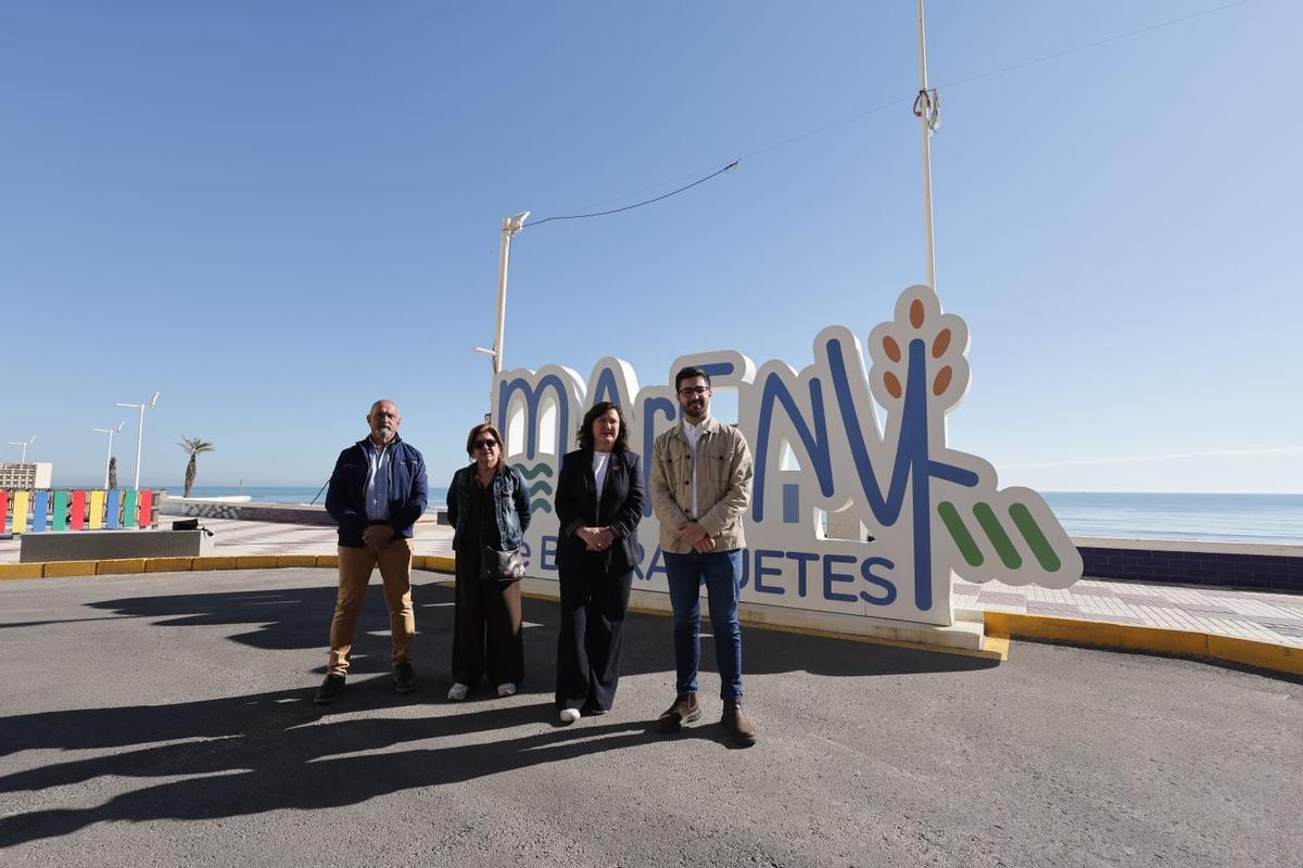 Jordi Sanjaime, Mª Luisa Carbó, Rosario Navalón y Benjamín Mompó, ayer en la Platja del Rei.