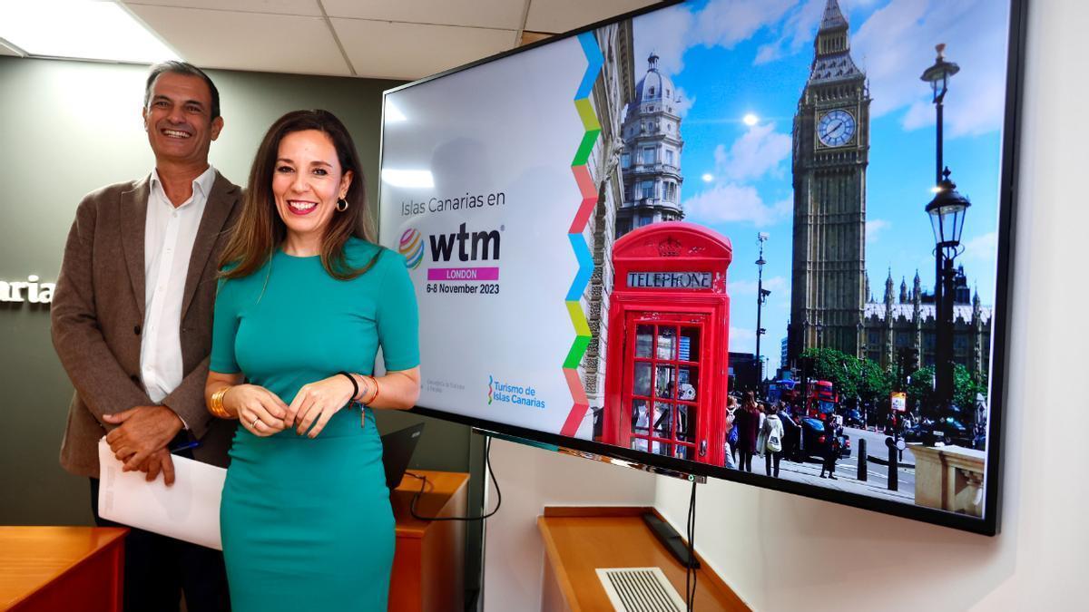 Jessica de León y José Juan Lorenzo, durante la presentación de la participación en la WTM.