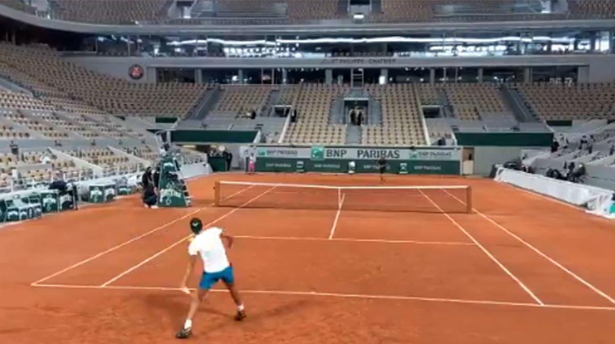 Rafa Nadal completa su primer entrenamiento en la reformada Philippe Chatrier