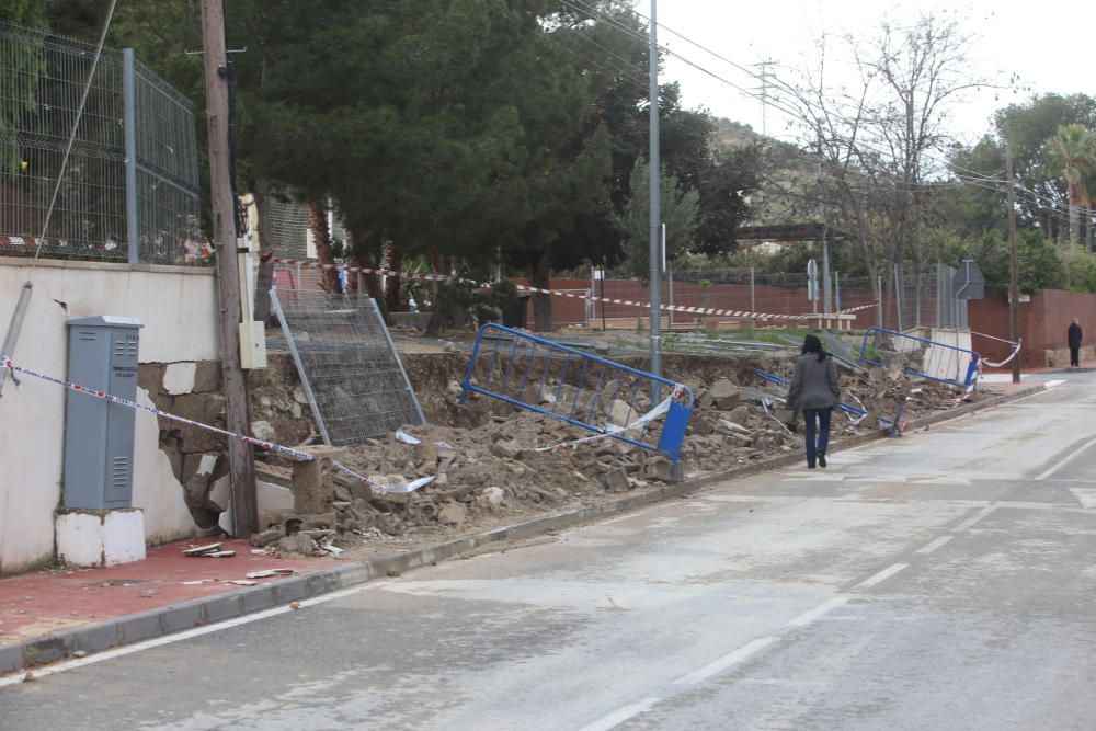 El muro caído en el colegio Aire Libre de Alicante