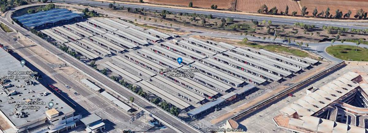 Vista aérea de la zona de aparcamientos en el aeropuerto de Sevilla