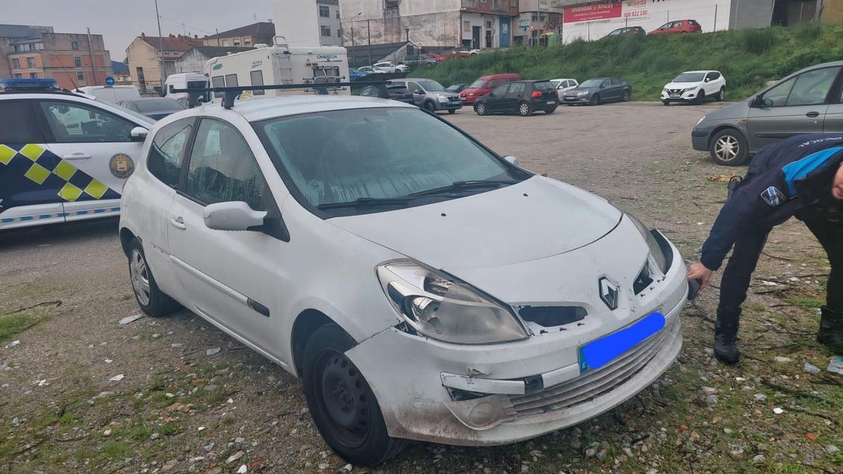 El vehículo fue hallado en un aparcamiento municipal gestionado por el Concello de Poio.
