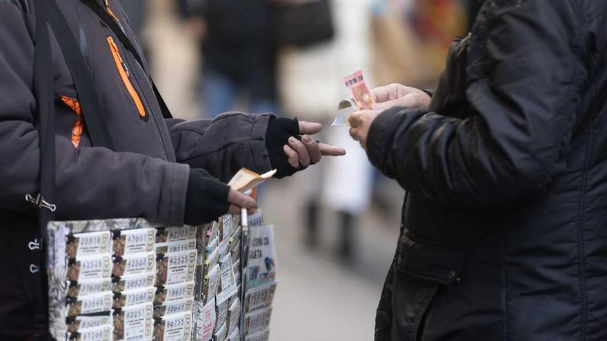 Alerta: Augmenten les estafes amb dècims falsos de la Loteria de Nadal