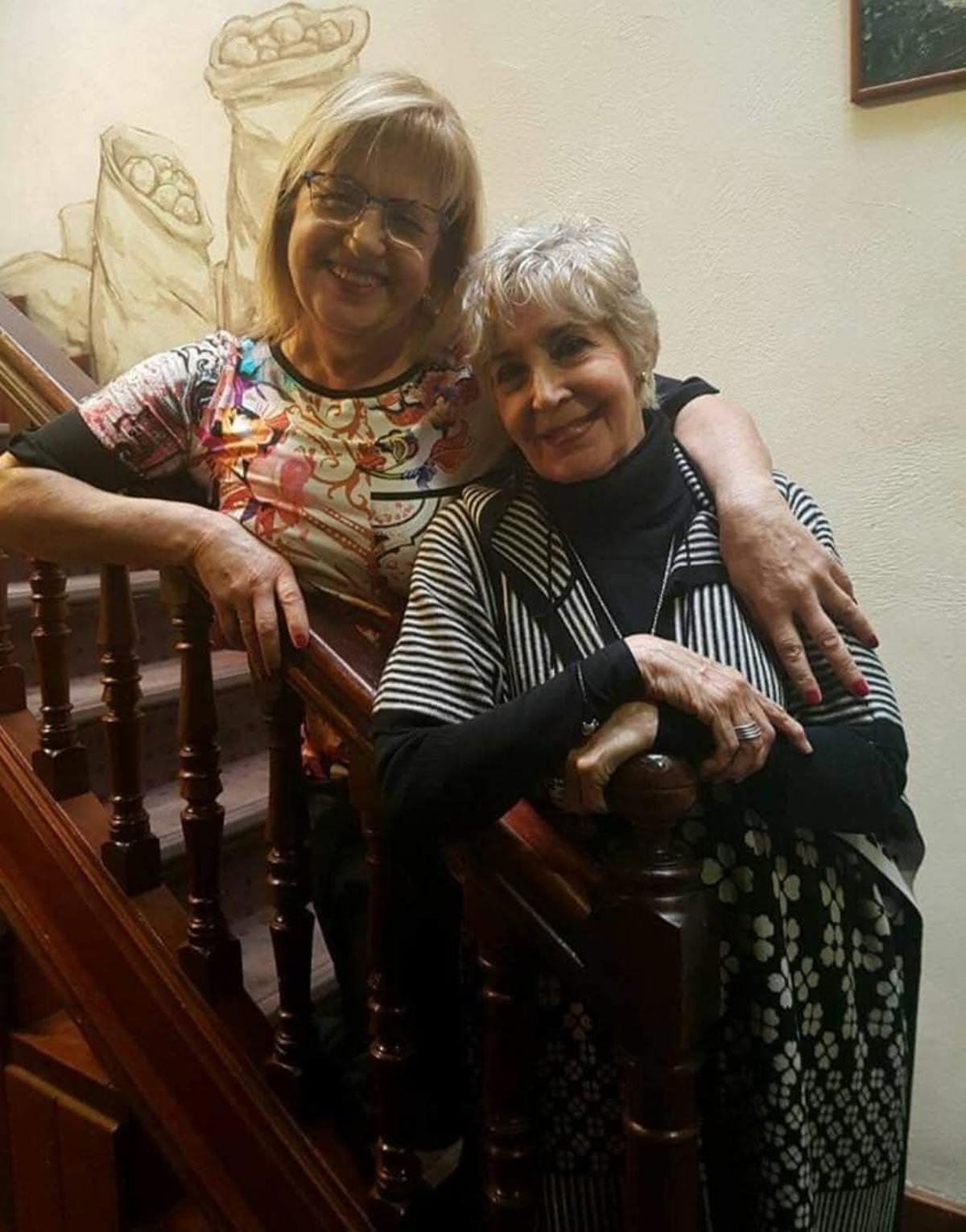 Pino Arencibia junto a Concha Velasco durante una de las últimas visitas de la actriz a la ciudad.