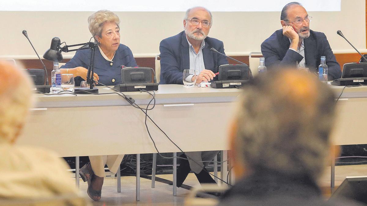 Araceli Mangas, Benigno Pendás y Emilio Lamo de Espinosa.