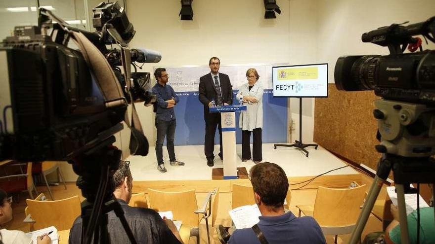 Por la izquierda, Manuel Campa, Íñigo Felgueroso y Mariví Monteserín, ayer, en la presentación del proyecto.