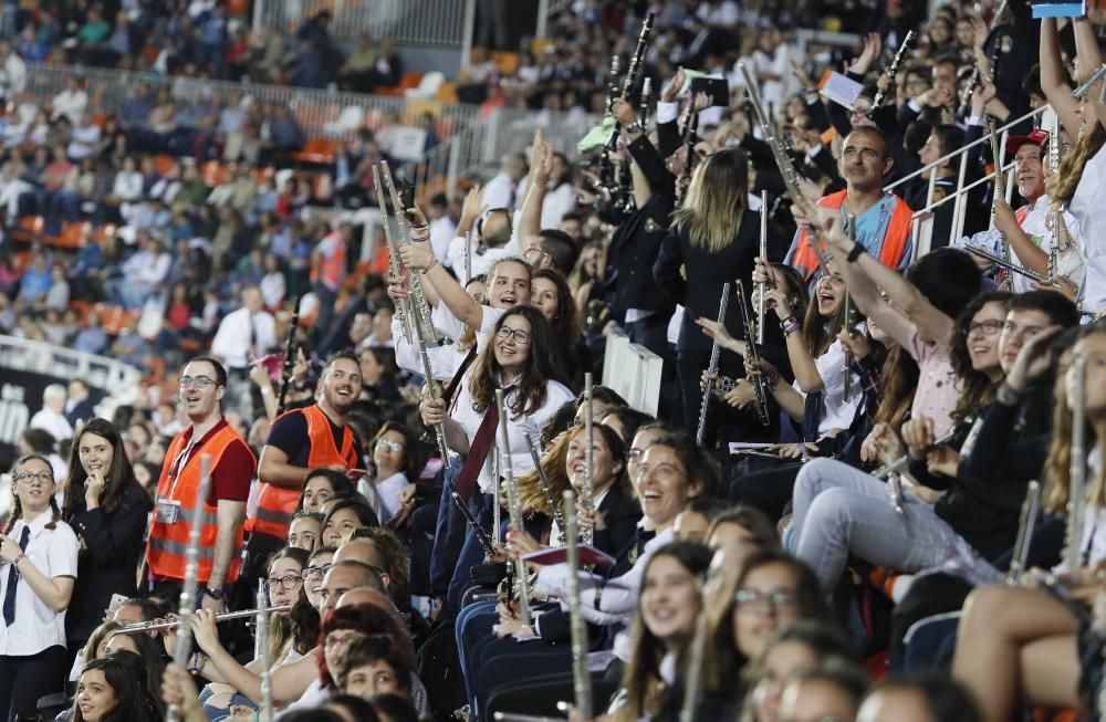 Las bandas de música llenan Mestalla, búscate en la galería