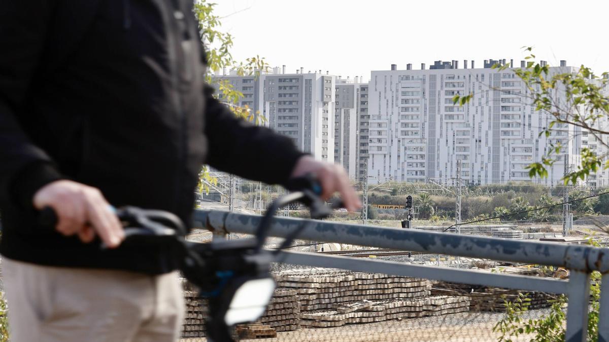 Valencia. Obra obras de soterramiento de las vías del tren a la altura de la ronda Norte. Construcción nuevos barrios VLC. LEY DEL SUELO. VIVIENDA PROTEGIDA. VIVIENDAS