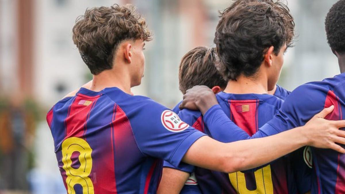 Orian Goren se abraza a Adrián Guerrero