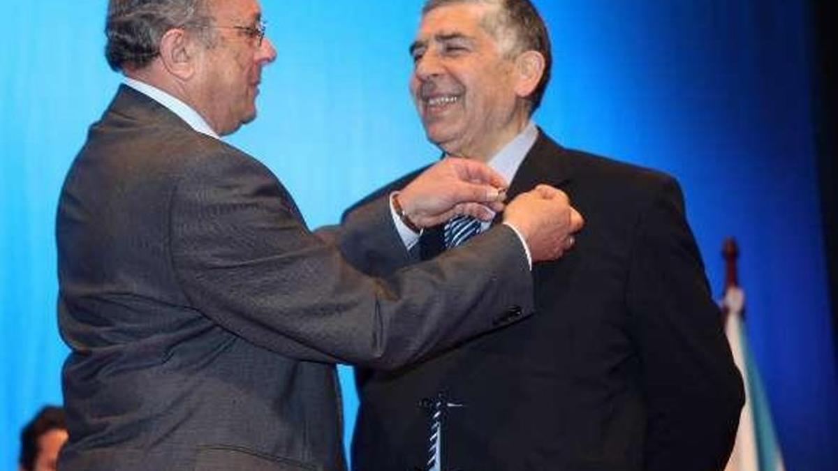 O experto en Medicina Ramiro Varela Cives, á dereita, é un dos gañadores.