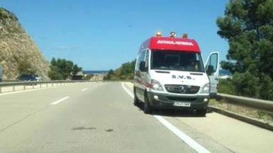 Una paciente cae de una ambulancia en marcha en la autopista en Alicante