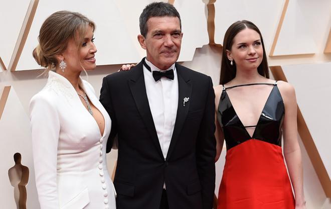 Antonio Banderas junto a Nicole Kimpel y Stella del Carmen