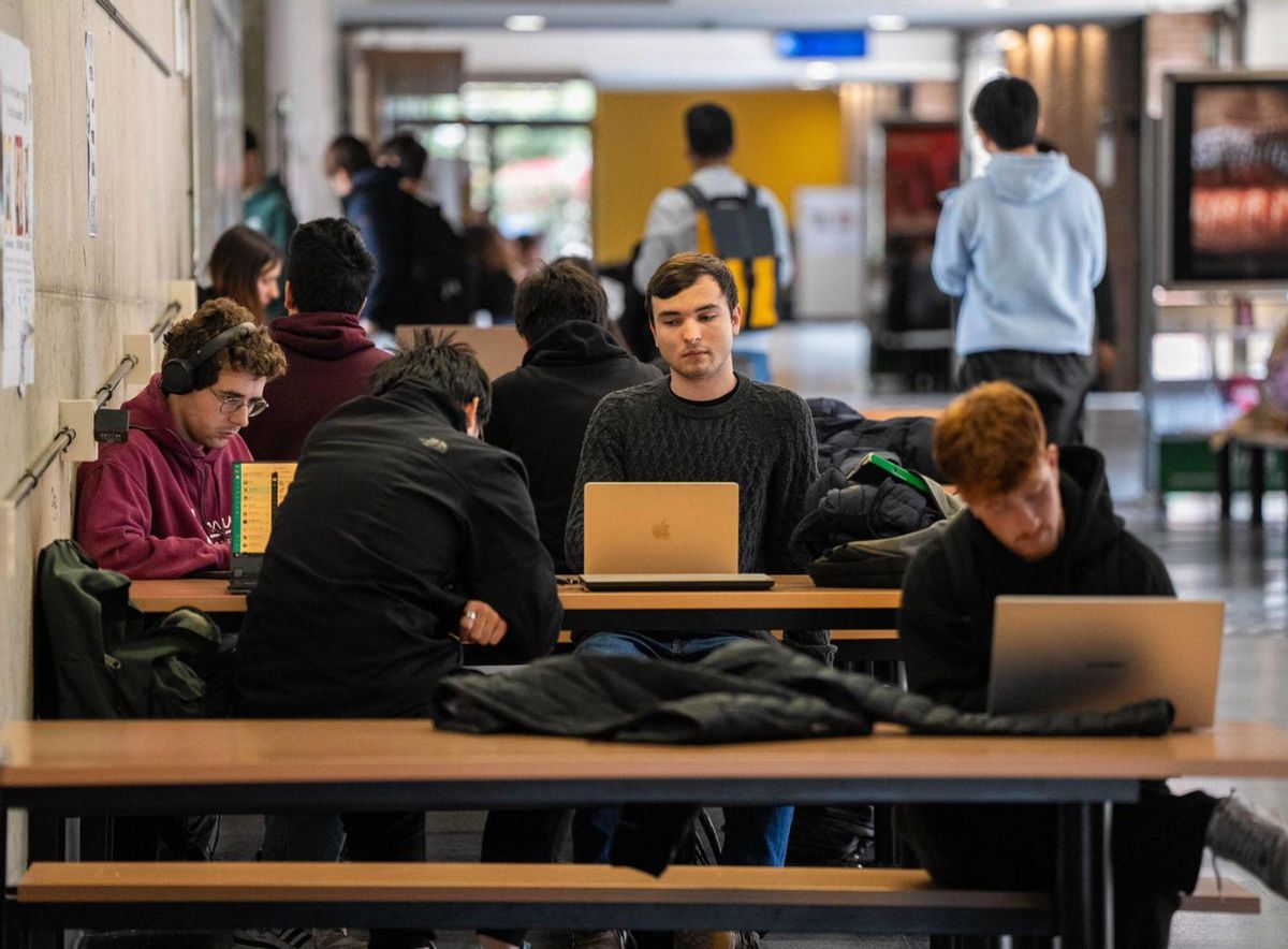 Les universitats catalanes introdueixen la IA en els seus estudis Les universitats catalanes introdueixen la IA en els seus estudis