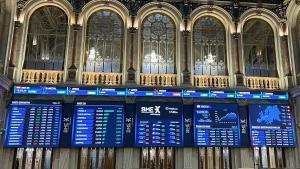 El IBEX 35 rebota el 1,56 % tras registrar en la víspera su peor sesión desde noviembre